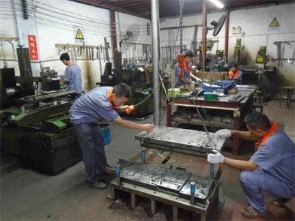 塑胶注塑米兰平台-米兰(中国)一站式服务平台摆杆先复位机构